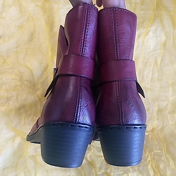 Red short boots - Picture 3 of 5